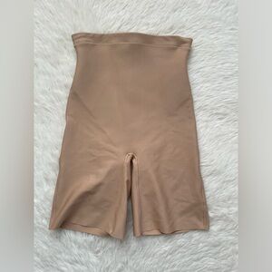 New SKIMS body sculpting tummy control shorts women’s XS high waisted tan nude